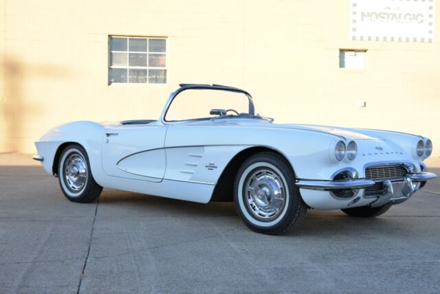 Chevrolet Corvette 1961 image number 23