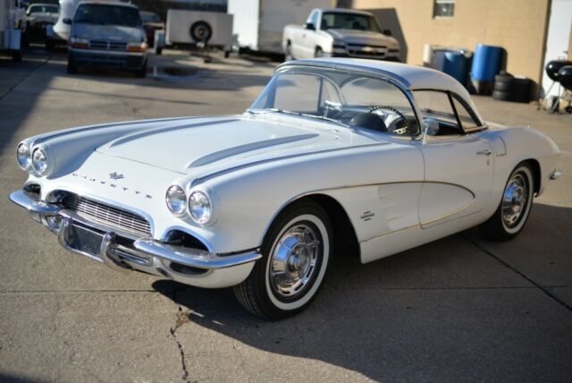 Chevrolet Corvette 1961 image number 28