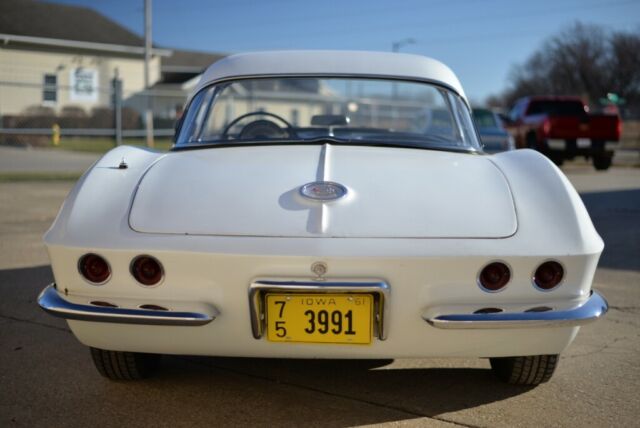 Chevrolet Corvette 1961 image number 31