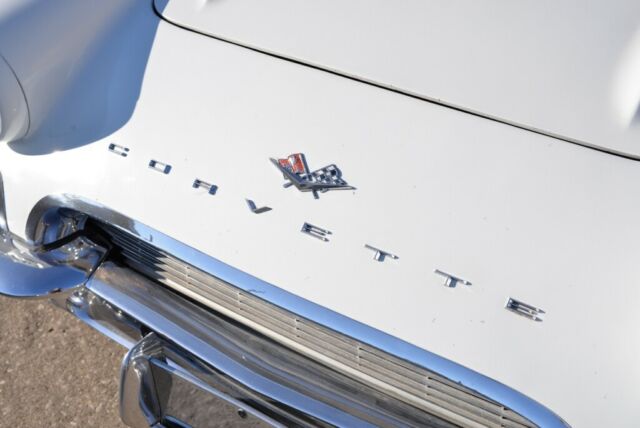 Chevrolet Corvette 1961 image number 33