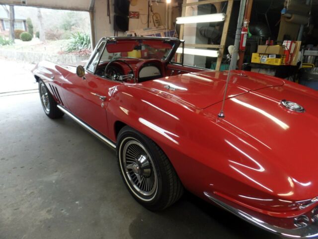 Chevrolet Corvette 1965 image number 17