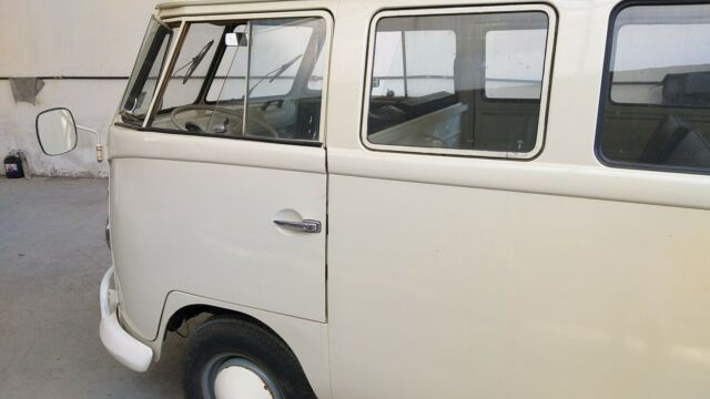 Volkswagen Bus/Vanagon 1974 image number 31