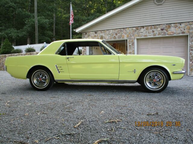 Ford Mustang 1966 image number 24