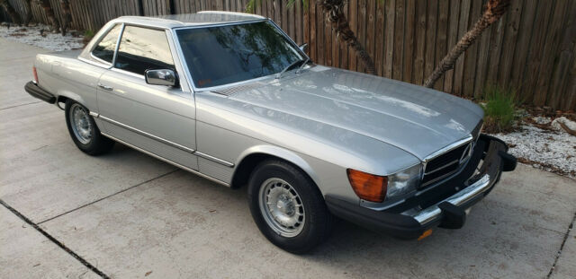 Mercedes-Benz SL-Class 1979 image number 31