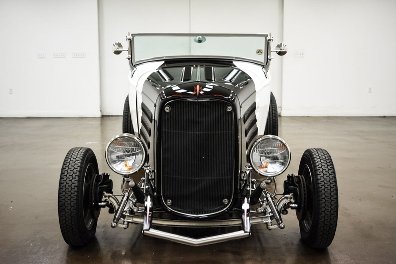 Ford Roadster 1932 image number 1