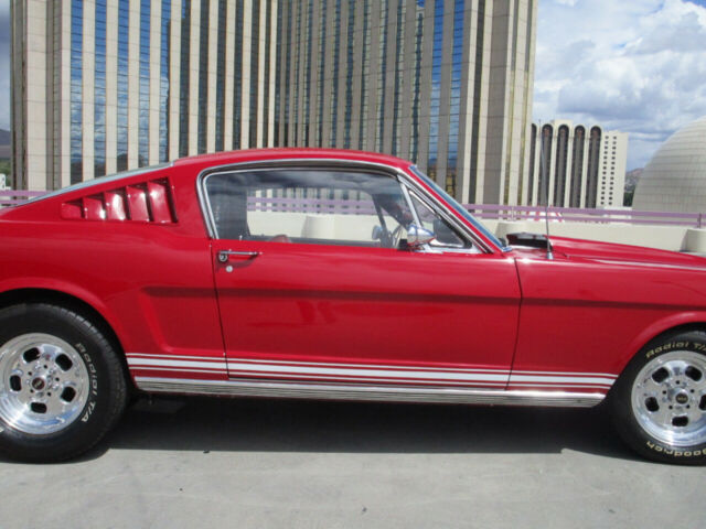 Ford Fastback 1966 image number 11