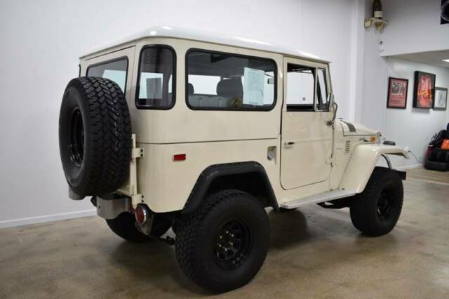 Toyota FJ Cruiser 1971 image number 40