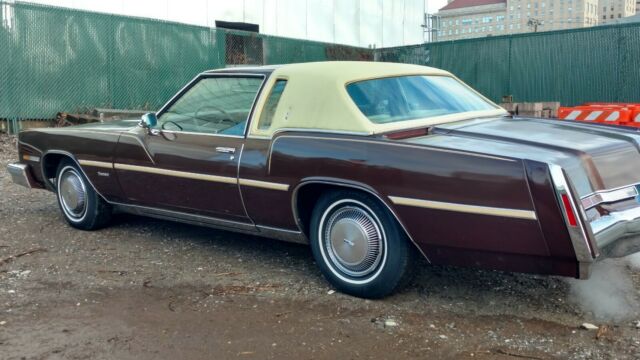 Oldsmobile Toronado 1977 image number 14