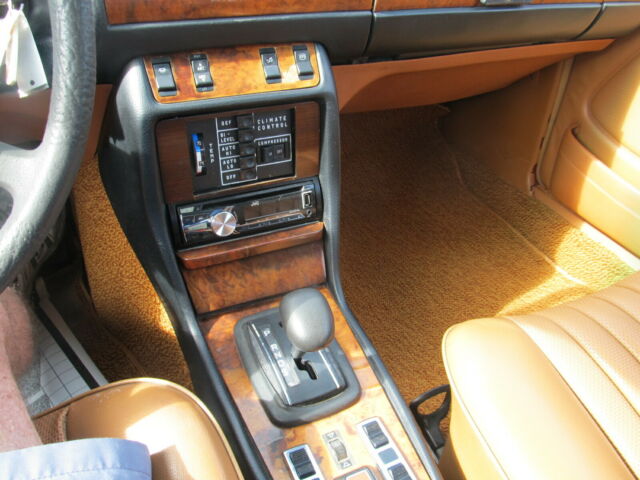 Mercedes-Benz 300-Series 1978 image number 21