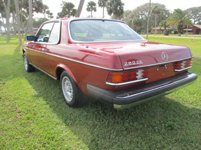 Mercedes-Benz 300-Series 1978 image number 29