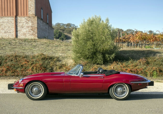 Jaguar E-Type 1973 image number 1