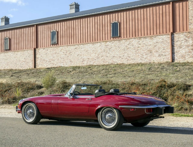 Jaguar E-Type 1973 image number 2