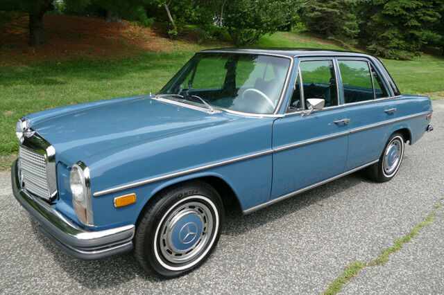 Mercedes-Benz 200-Series 1970 image number 12