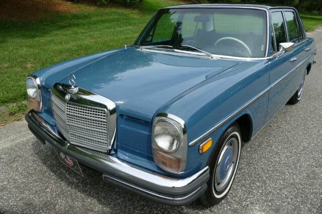 Mercedes-Benz 200-Series 1970 image number 13