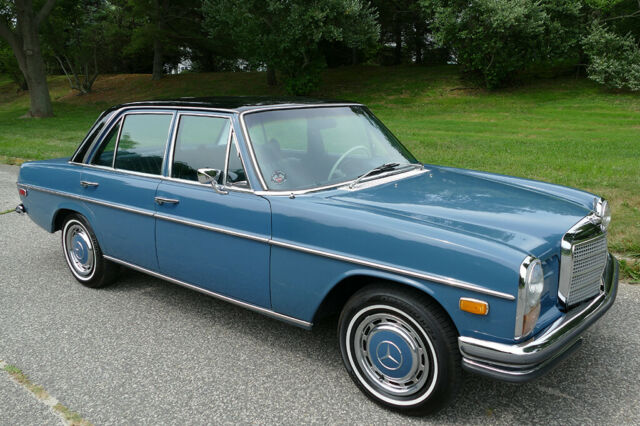 Mercedes-Benz 200-Series 1970 image number 2