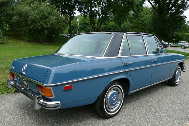 Mercedes-Benz 200-Series 1970 image number 28