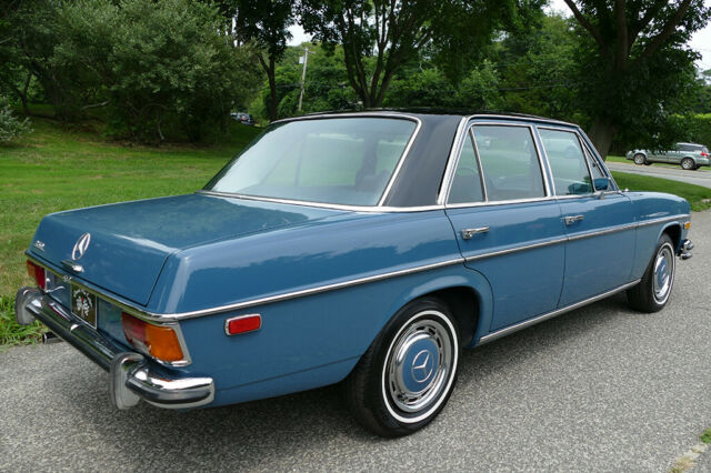 Mercedes-Benz 200-Series 1970 image number 29