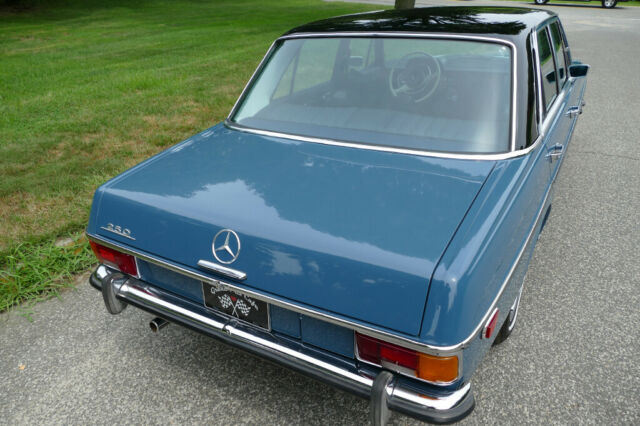 Mercedes-Benz 200-Series 1970 image number 30