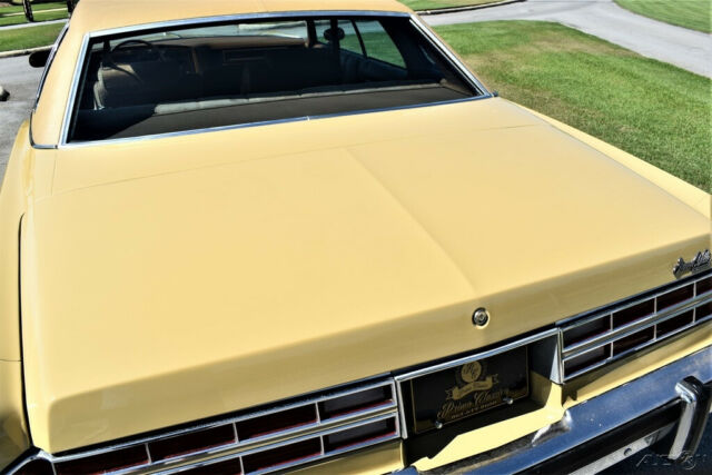 Pontiac Grandville 1975 image number 9