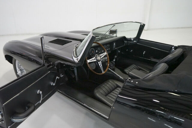 Jaguar E-Type 1966 image number 31