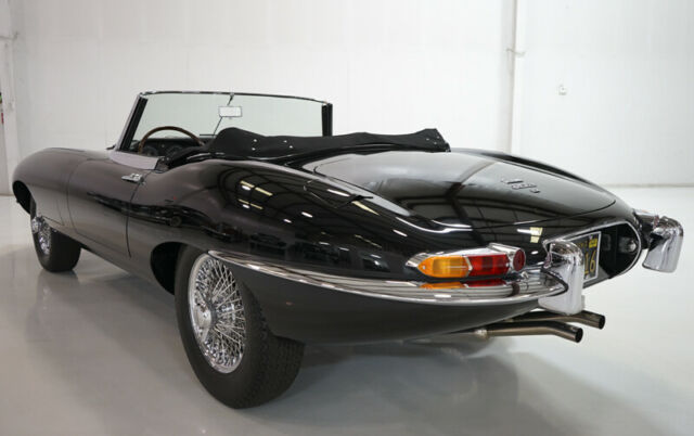 Jaguar E-Type 1966 image number 4