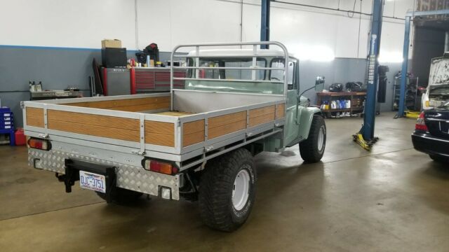 Toyota Land Cruiser 1972 image number 2