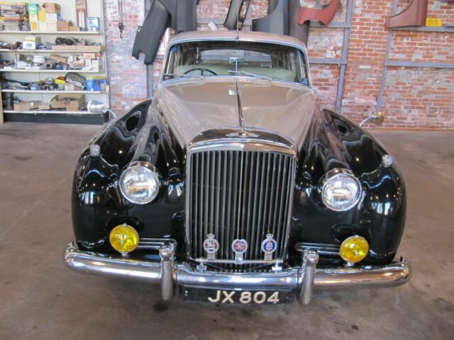 Bentley S2 Saloon 1960 image number 25