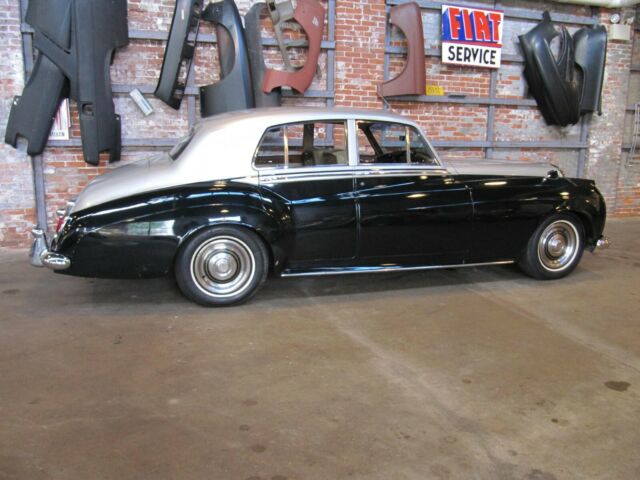 Bentley S2 Saloon 1960 image number 3