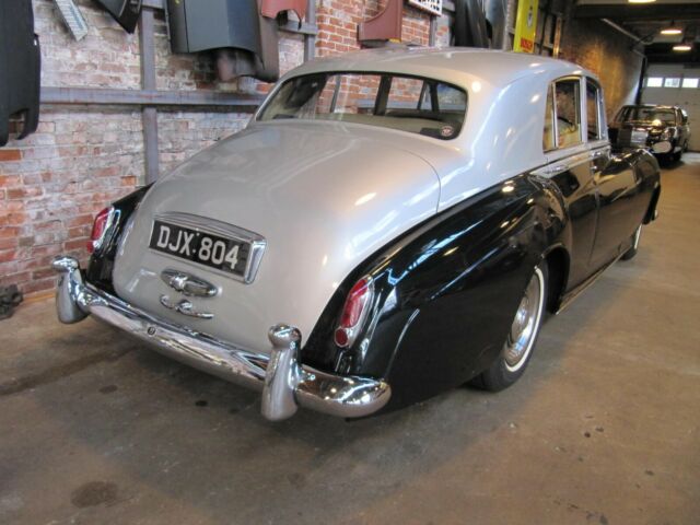 Bentley S2 Saloon 1960 image number 4