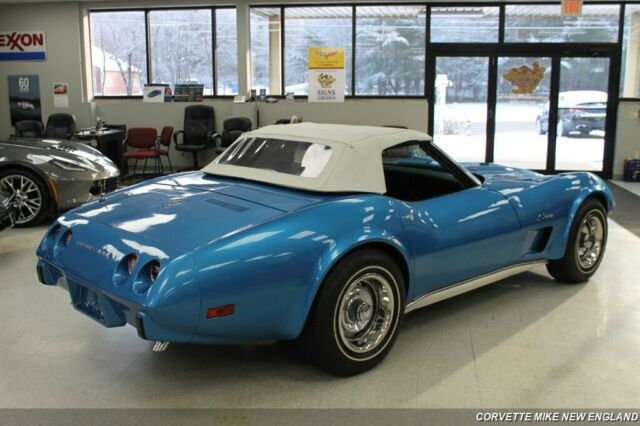 Chevrolet Corvette 1975 image number 11