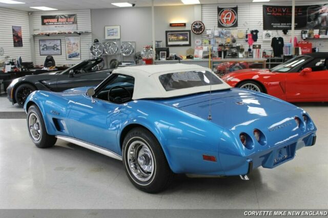 Chevrolet Corvette 1975 image number 27