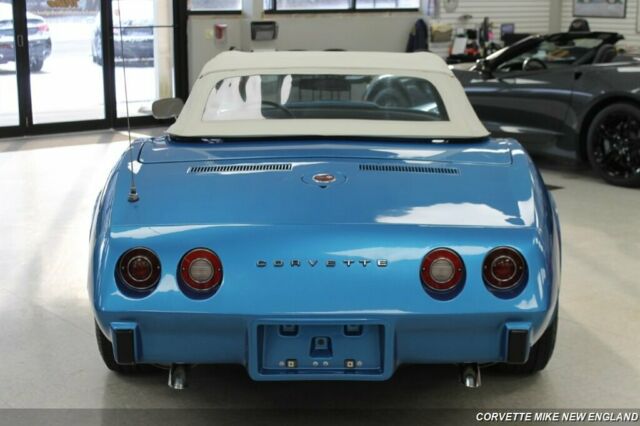 Chevrolet Corvette 1975 image number 4