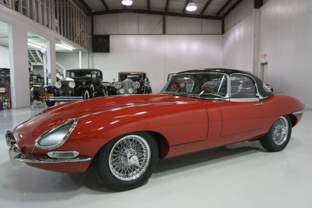 Jaguar E-Type 1967 image number 11