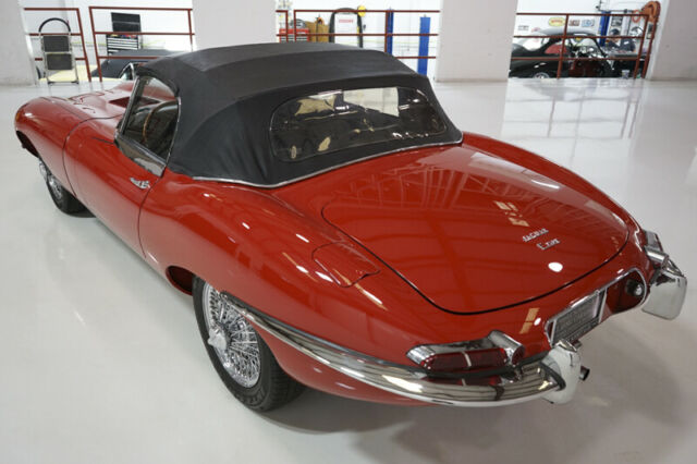 Jaguar E-Type 1967 image number 34