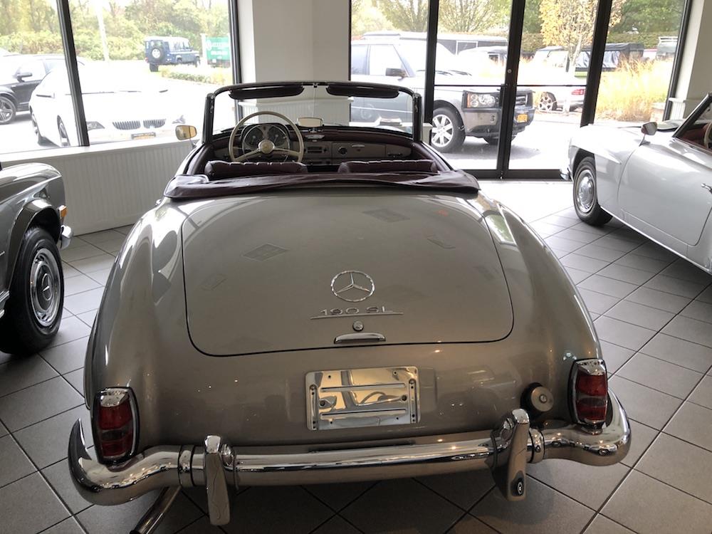 Mercedes-Benz SL-Class 1961 image number 5