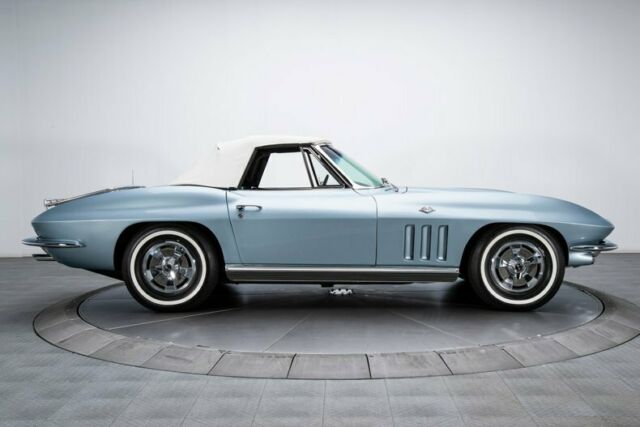 Chevrolet Corvette 1966 image number 17