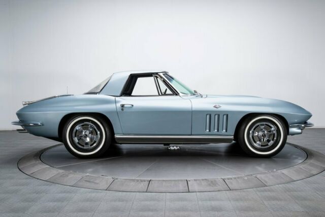 Chevrolet Corvette 1966 image number 18