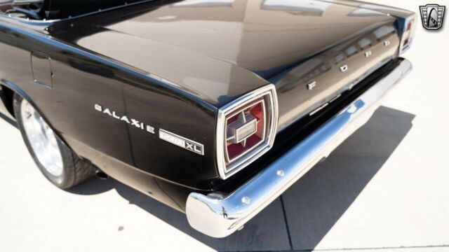 Ford Galaxie 1966 image number 16