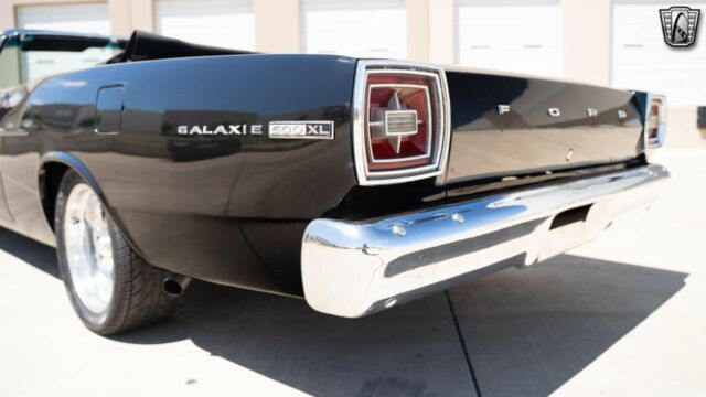 Ford Galaxie 1966 image number 17