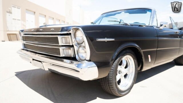 Ford Galaxie 1966 image number 29