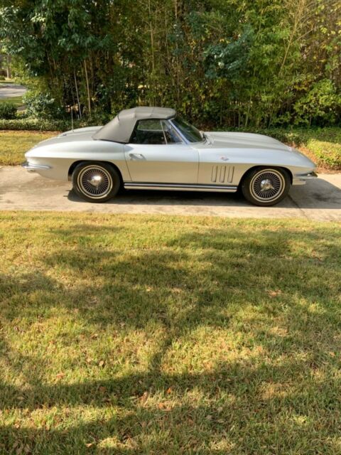 Chevrolet Corvette 1965 image number 21