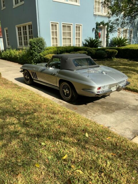 Chevrolet Corvette 1965 image number 23