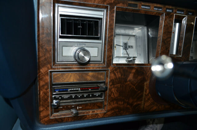 Lincoln Continental 1979 image number 36