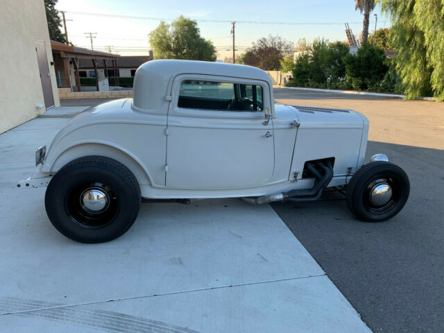 Ford 3 window Coupe 1932 image number 4