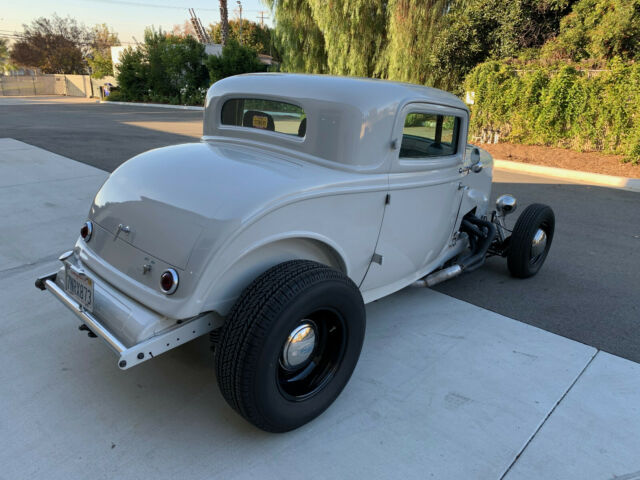 Ford 3 window Coupe 1932 image number 5