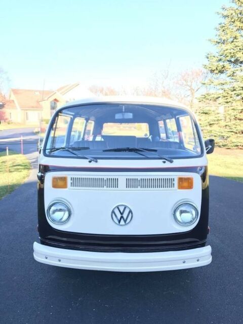 Volkswagen Bus/Vanagon 1977 image number 26