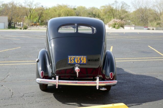 Ford Tudor Sedan 1939 image number 30