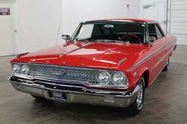 Ford Galaxie 1963 image number 2