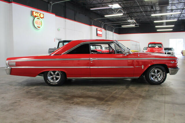 Ford Galaxie 1963 image number 30