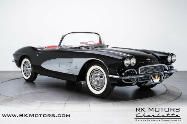 Chevrolet Corvette 1961 image number 32